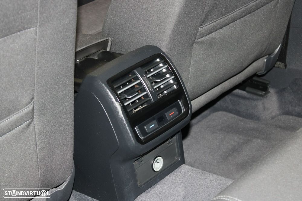 VW Passat Variant 1.6 TDI Confortline - 27