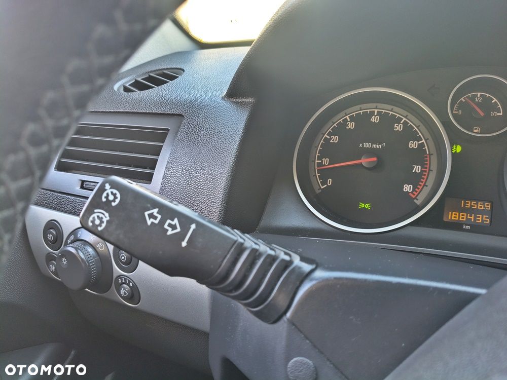 Opel Astra 1.6 Style - 30