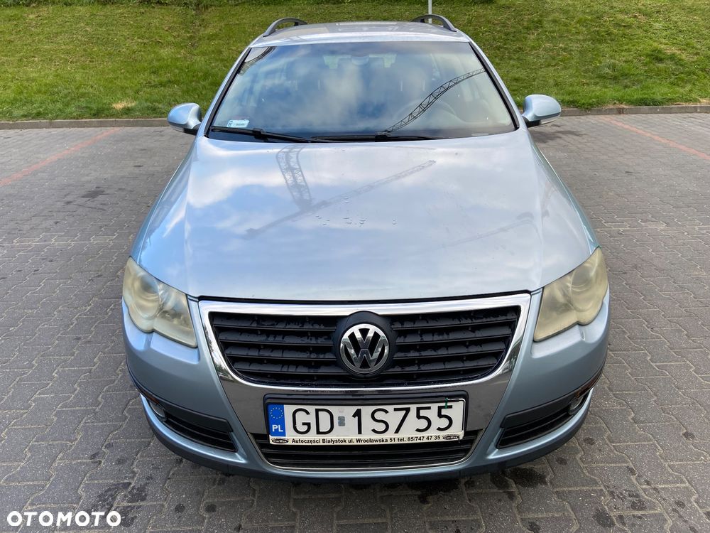 Volkswagen Passat 1.6 Basis - 2