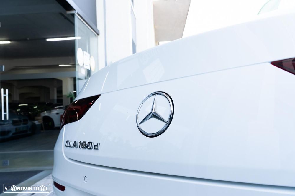 Mercedes-Benz CLA 180 d Shooting Brake AMG Line Aut. - 3