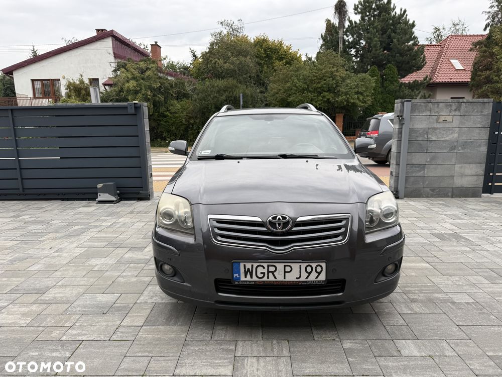 Toyota Avensis - 2
