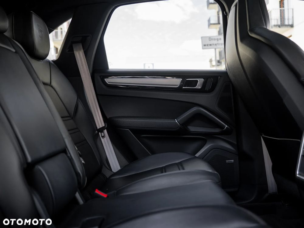 Porsche Cayenne Platinum Edition - 17