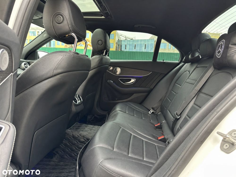 Mercedes-Benz Klasa C 200 4Matic 9G-TRONIC AMG Line - 9