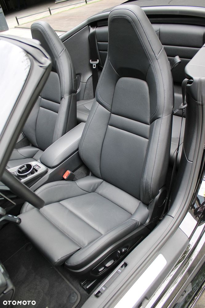 Porsche 911 Carrera - 19