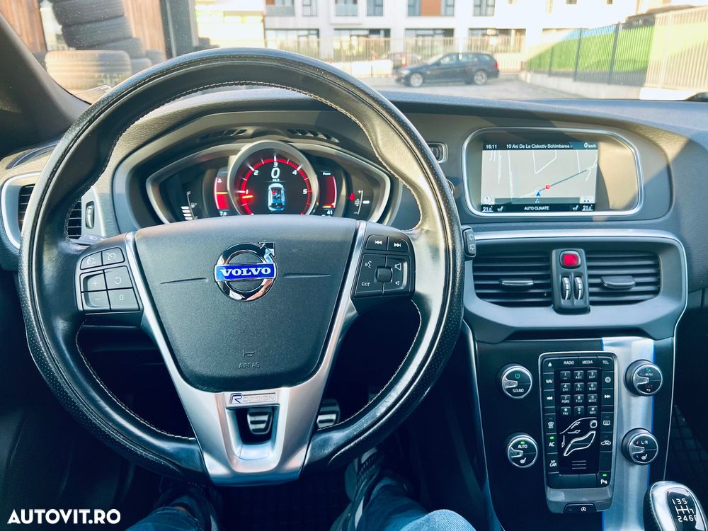 Volvo V40 D3 R-Design - 16