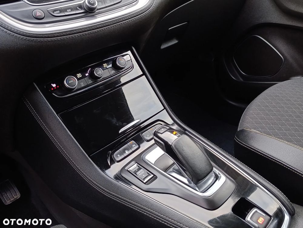 Opel Grandland X Plug-in-Hybrid4 1.6 DI Start/Stop Business INNOVATION - 32