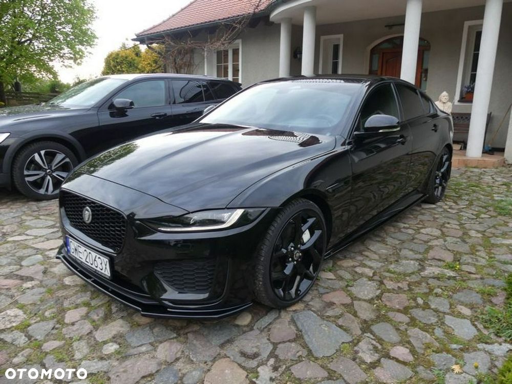 Jaguar XE 2.0 T AWD R-Sport - 3