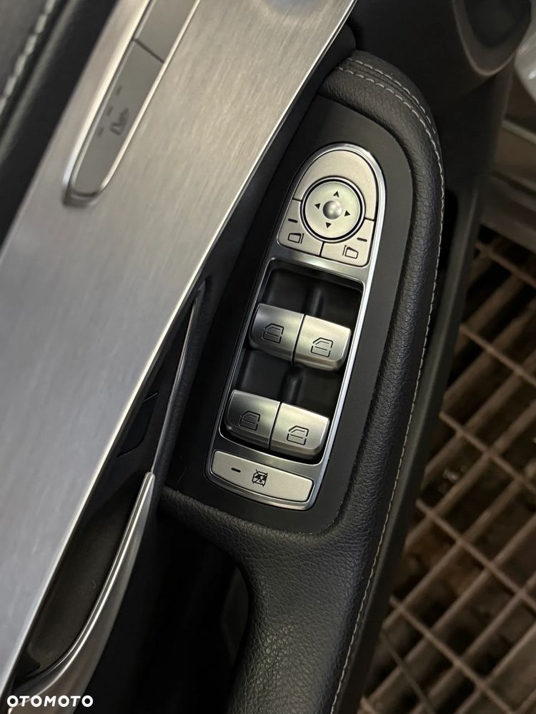 Mercedes-Benz Klasa C 200 4-Matic 9G-TRONIC - 18