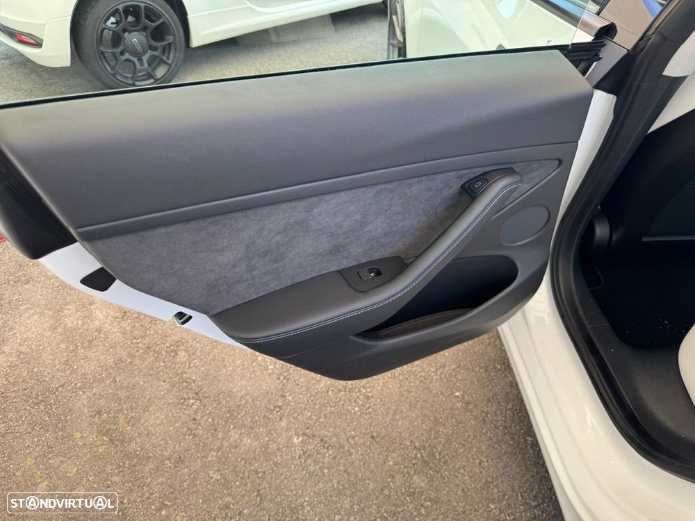 Tesla Model 3 Standard Range Plus RWD - 24