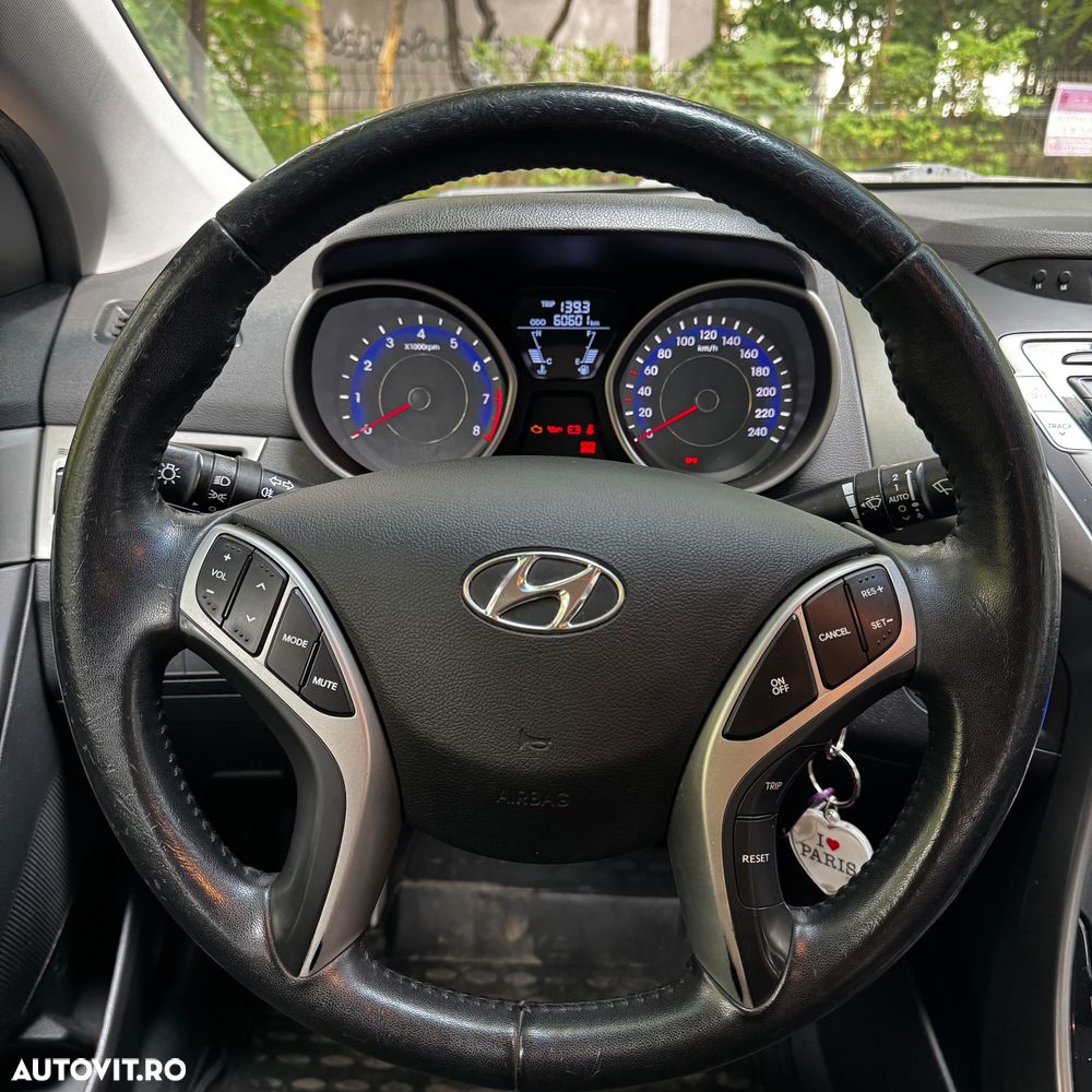 Hyundai Elantra - 9