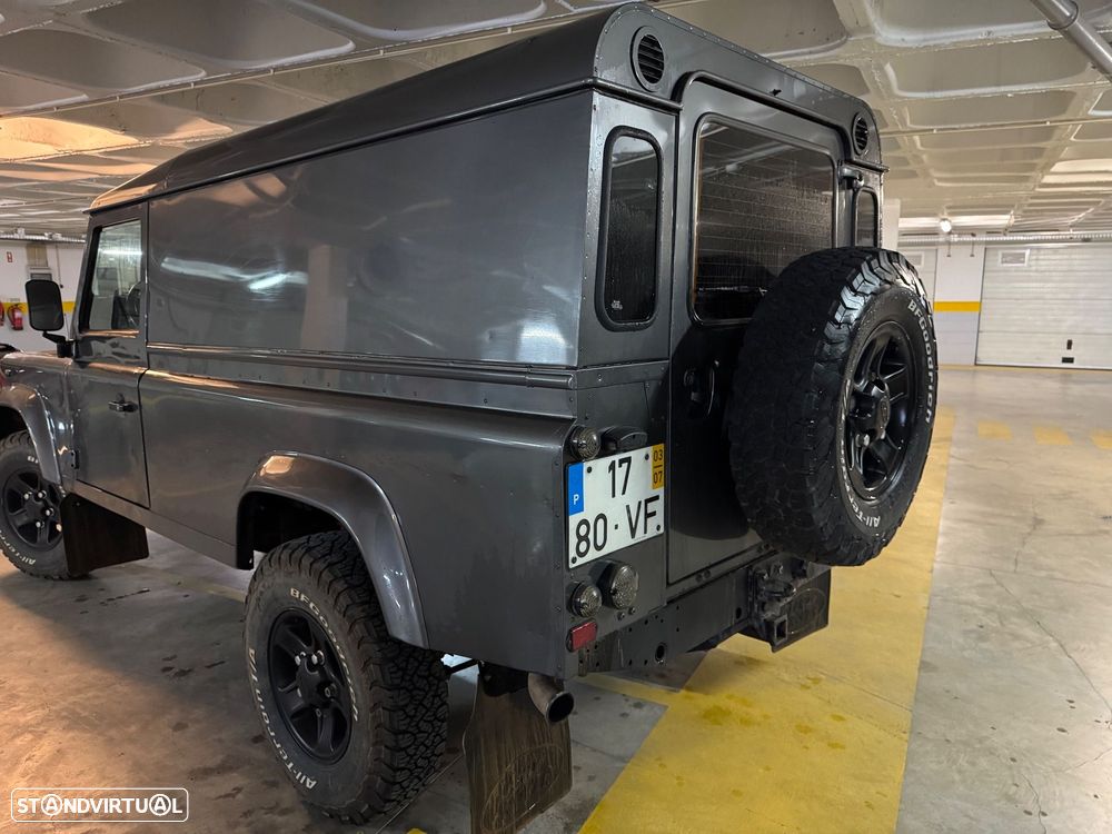 Land Rover Defender - 9