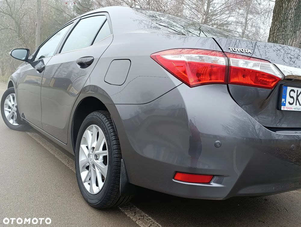 Toyota Corolla 1.6 Premium + - 25