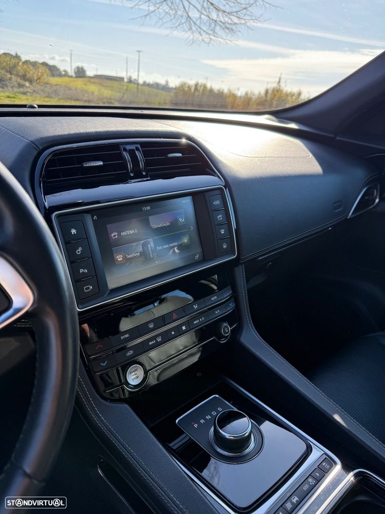 Jaguar F-Pace 2.0 i4D R-Sport AWD Aut. - 12