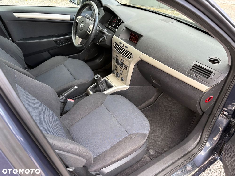 Opel Astra 1.6 Design Edition - 27