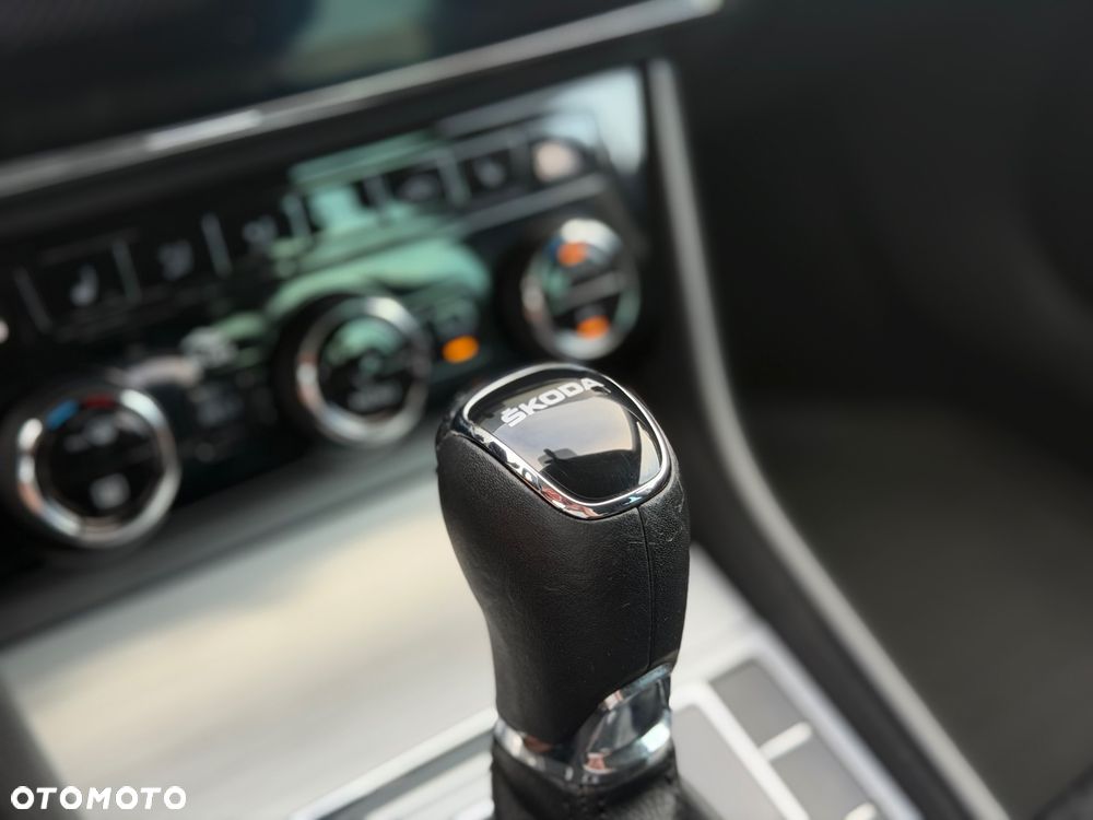 Skoda Superb 1.5 TSI mHEV Selection DSG - 32