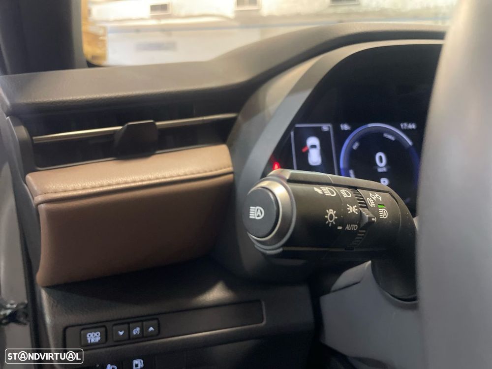 Lexus LBX Elegant - 17