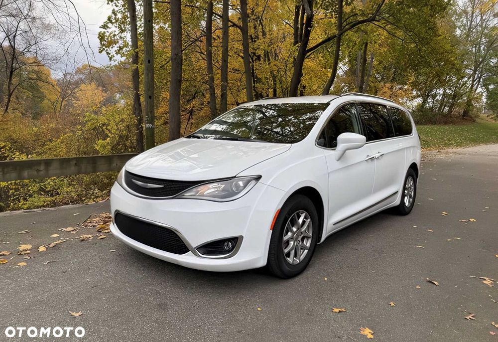 Chrysler Pacifica - 3