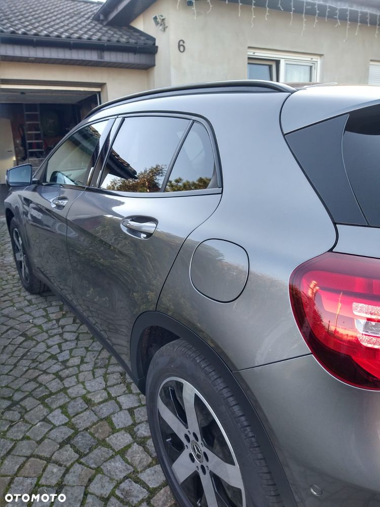 Mercedes-Benz GLA - 4