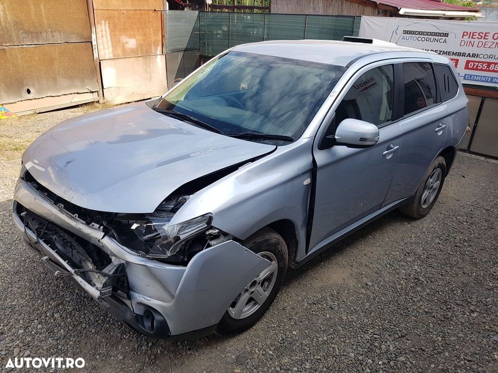 Dezmembrari dezmembrez  Mitsubishi Outlander III 2.2 DIESEL 2012-2020 - 3