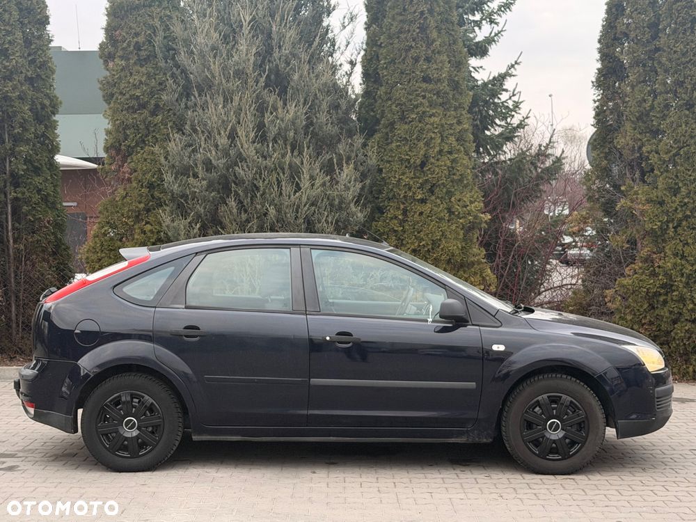 Ford Focus 1.6 Trend + - 5