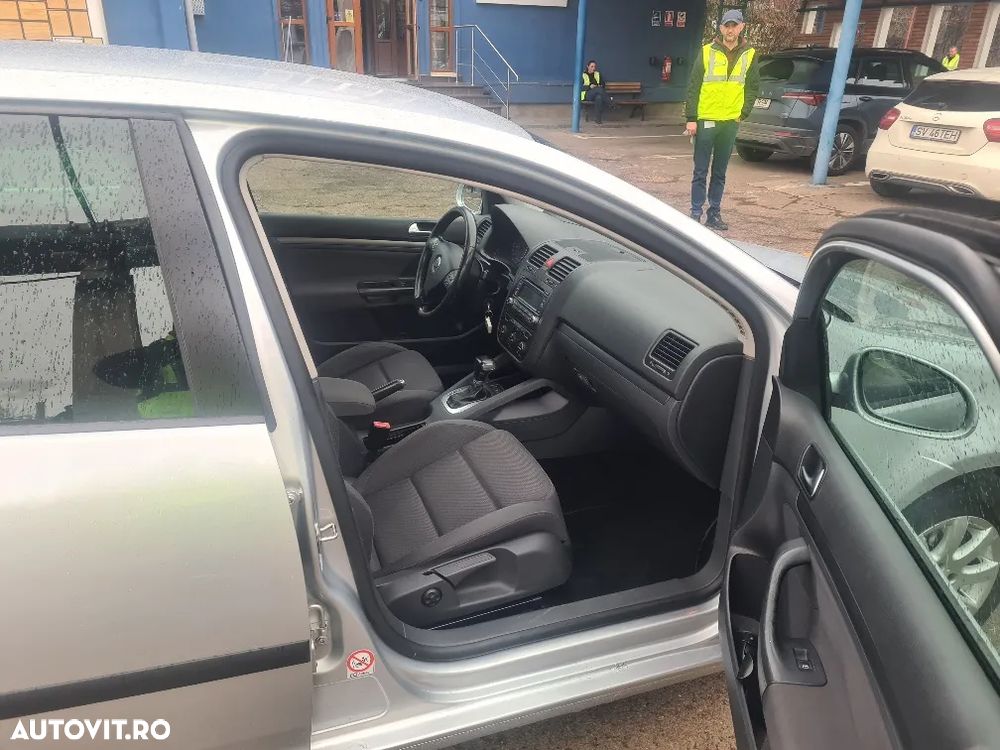 Volkswagen Golf 2.0 TDI Comfortline DSG - 14