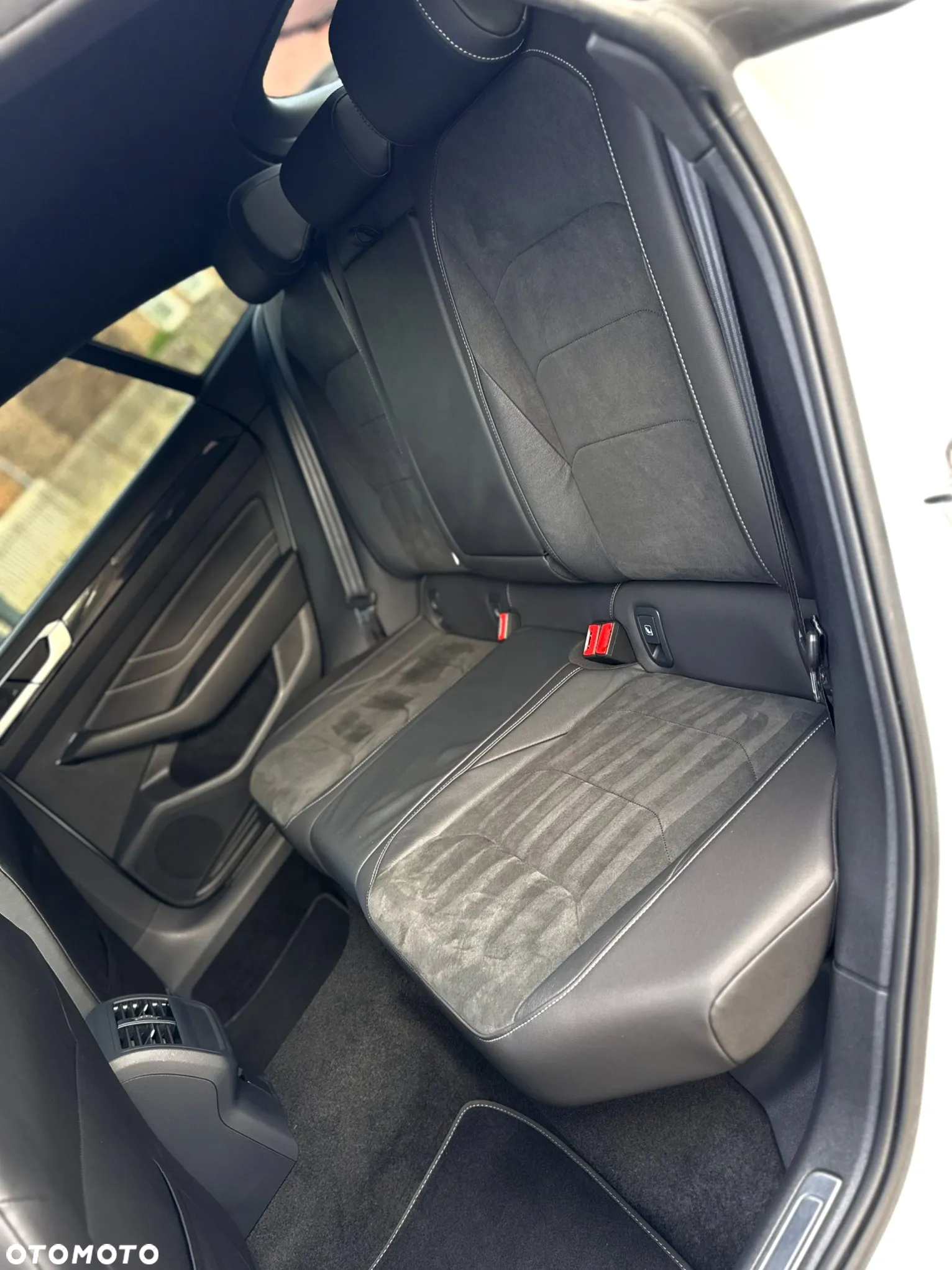 Volkswagen Arteon 2.0 TDI SCR 4Motion DSG R-Line - 28