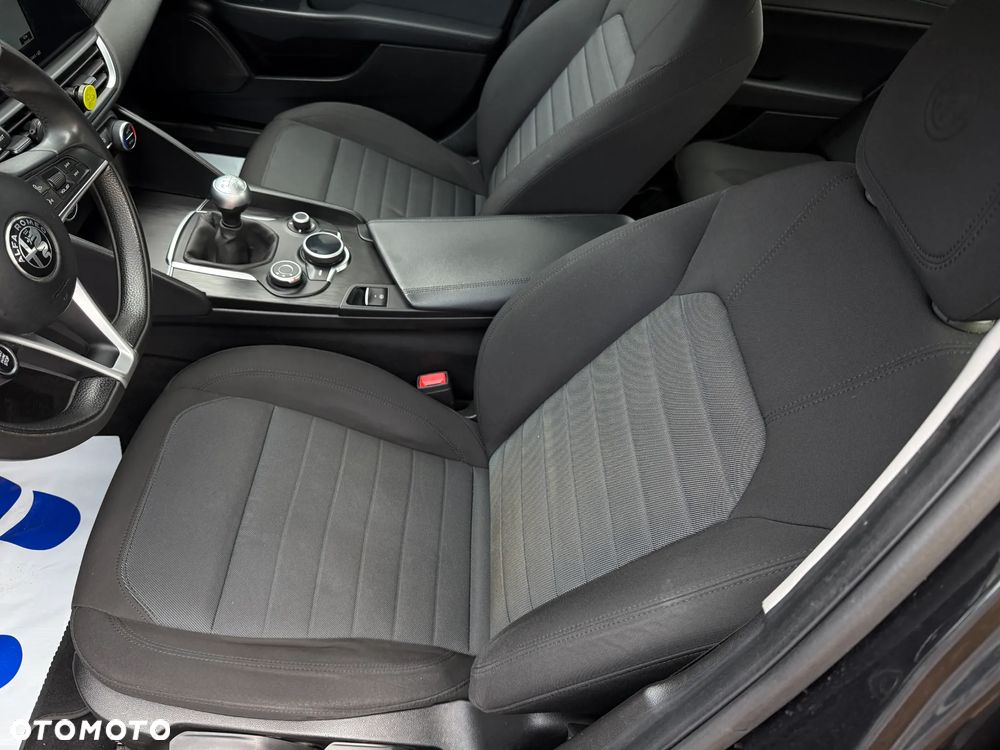 Alfa Romeo Giulia 2.2 D Turbo - 12