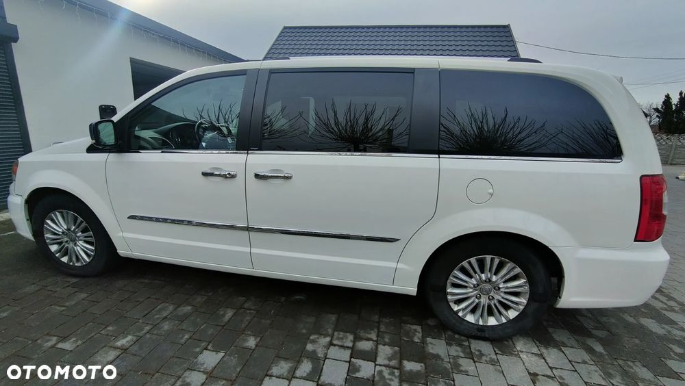 Chrysler Town & Country 3.6 Limited - 19