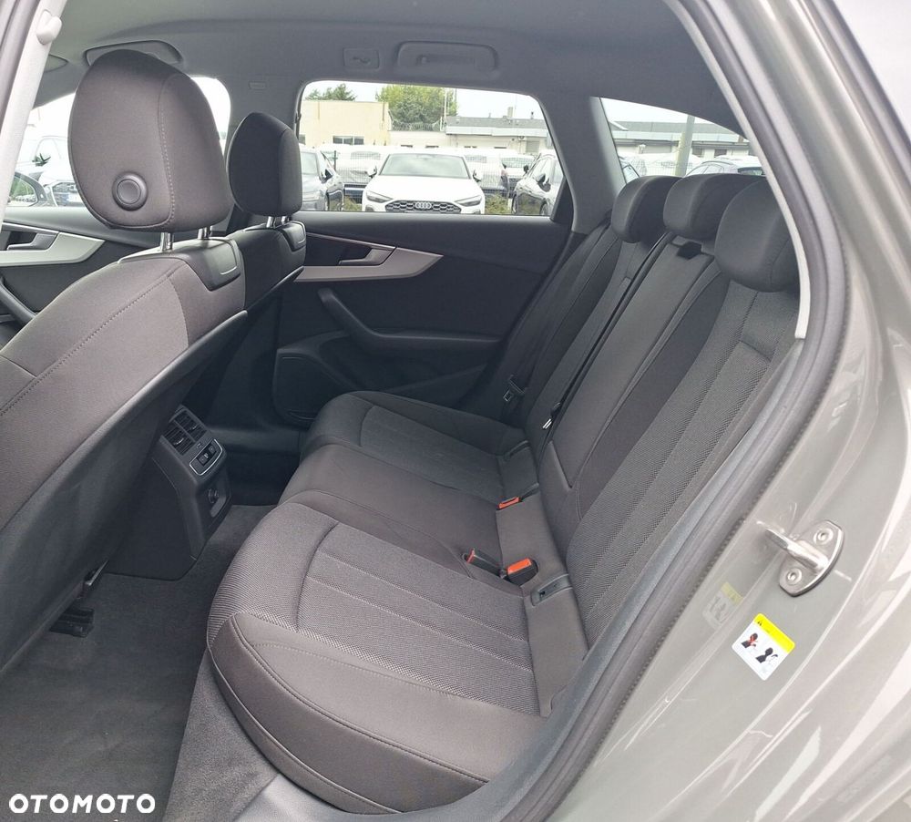 Audi A4 Avant 35 TFSI mHEV S Line S tronic - 22