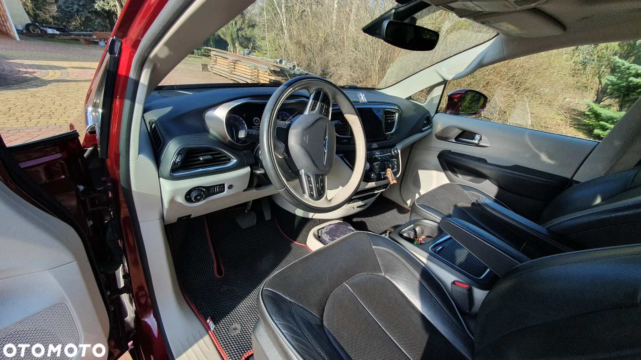 Chrysler Pacifica - 16