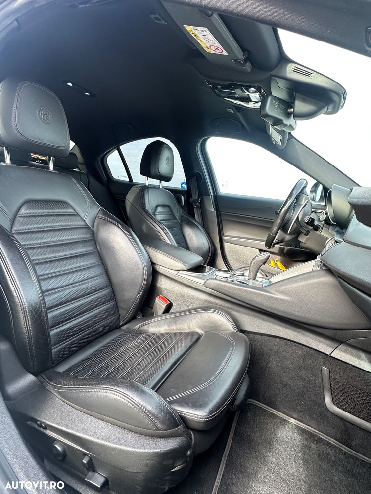 Alfa Romeo Giulia 2.0 Turbo AWD AT8 Veloce - 12