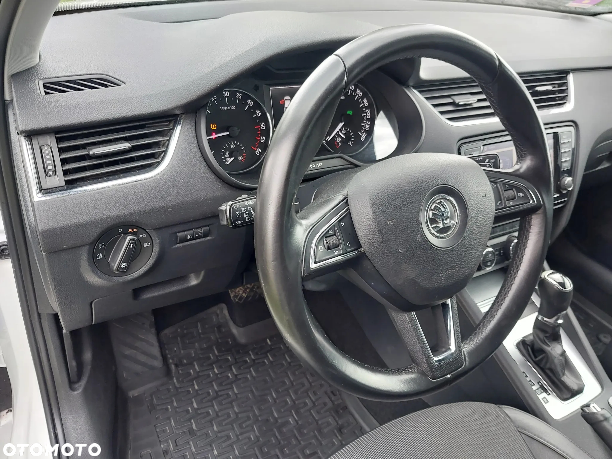 Skoda Octavia 1.6 TDI Elegance DSG - 6