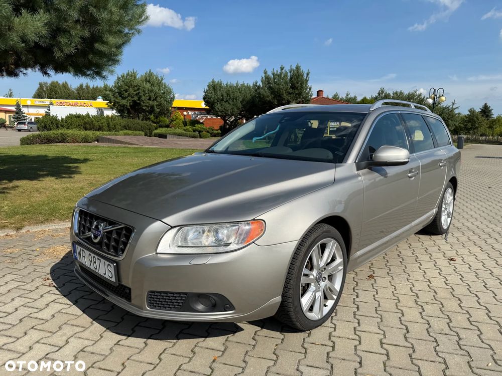 Volvo V70 2.0T Powershift Momentum - 1