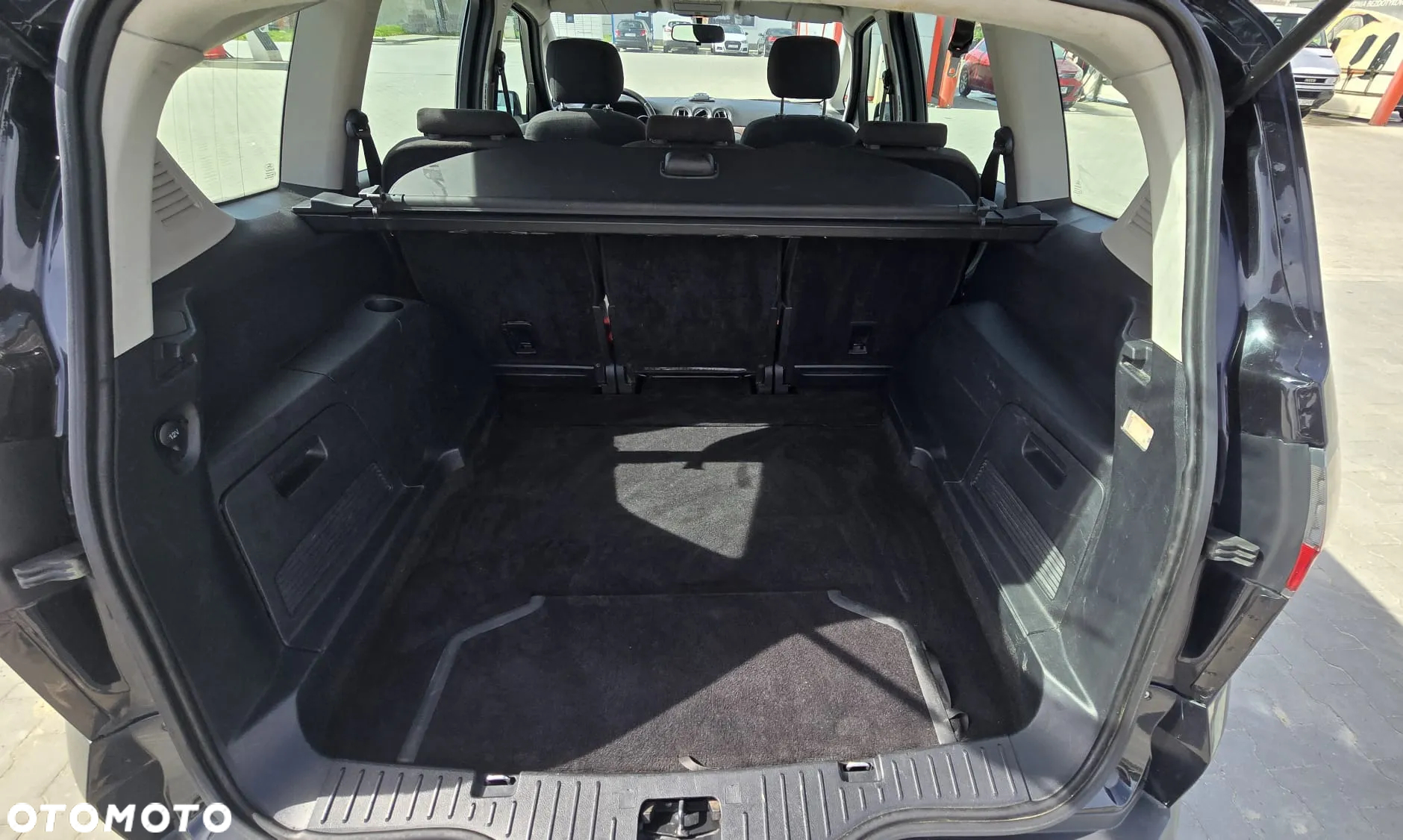 Ford S-Max - 11