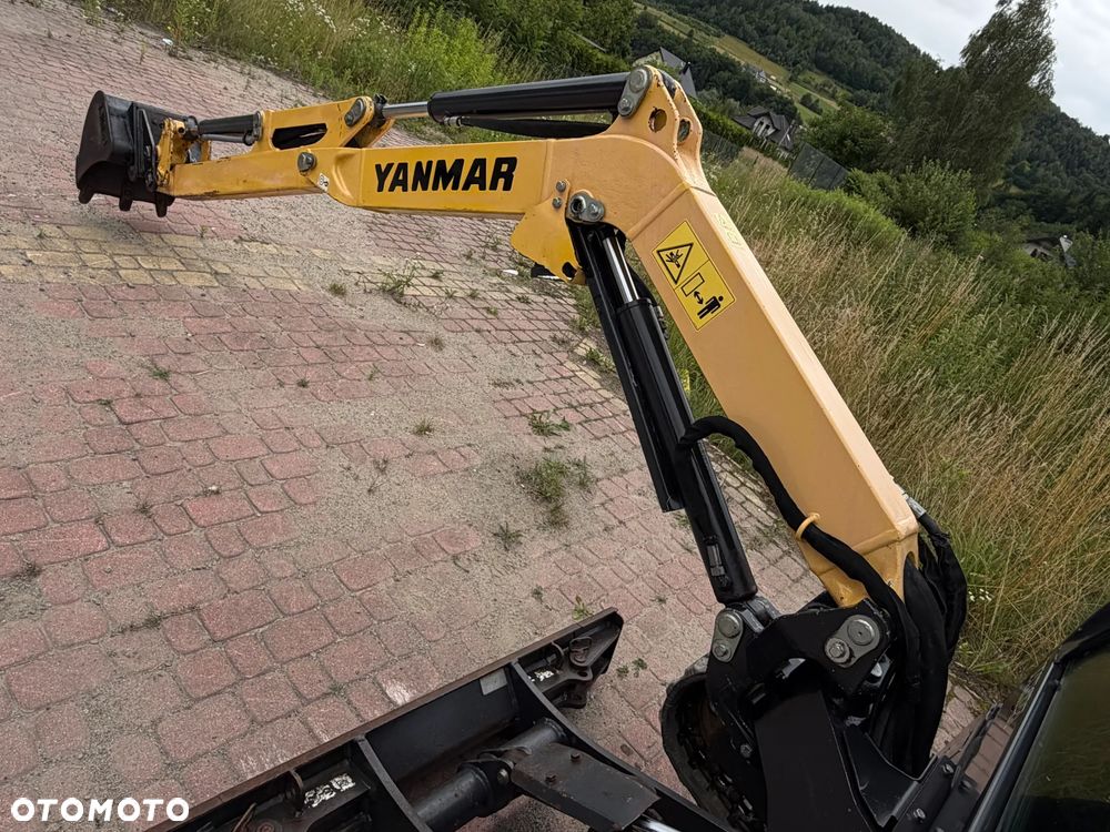 Yanmar SV18 Koparka Gąsienicowa 2 tony. Długie ramię PLUS. Szybkozłącze plus łyżka kopiąca. Rozsuwane Hydr. podwozie! Sprowadzona z Gospodarstwa Norweskiego! Maszyna jak Nowa z Salonu! 2017 rok. 1200 mtg! Gąsienice bez zużycia jak Nowe! szybka wolna jazda. Ani deka luzów i wycieków. OKAZJA Dodatkowe sekcje Hydrauliczne pod młot i wiertnice. Fabryczny lakier na podzespołach! Zebatki w pięknym stanie. Ogrzewana wentylowana Kabina. OKAZJA TANIO - 38