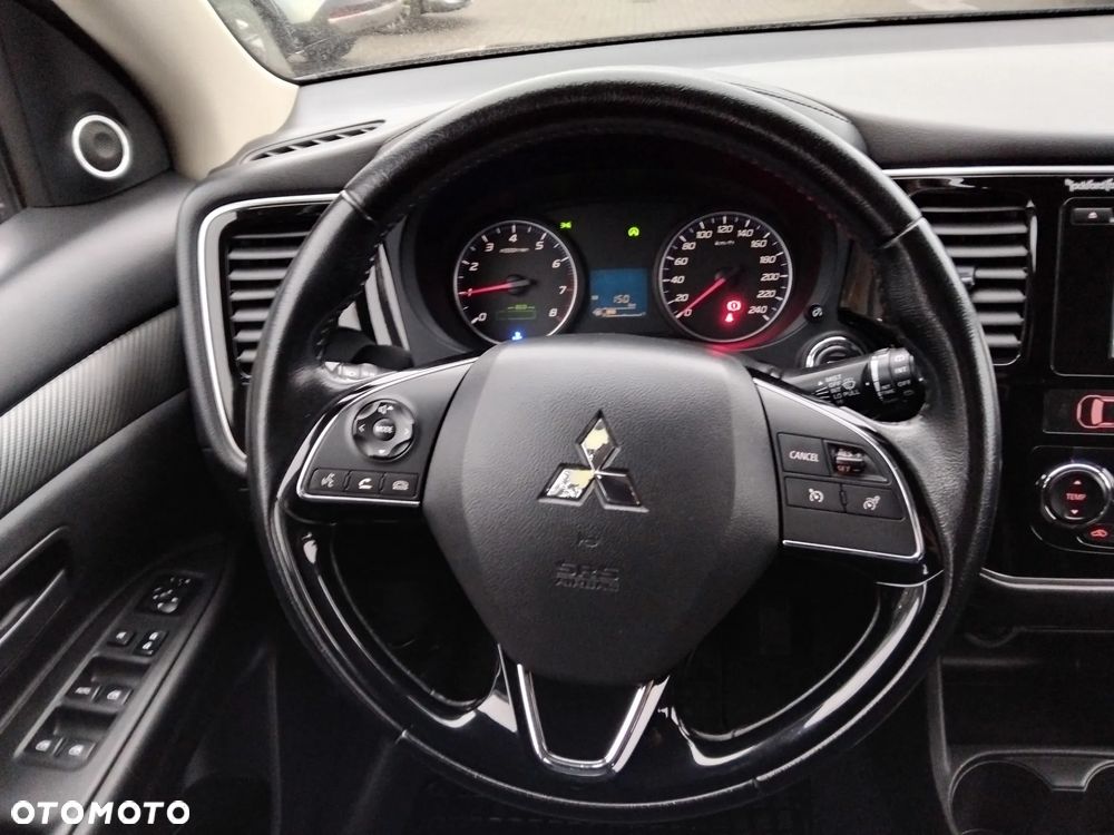 Mitsubishi Outlander 2.0 Invite + 2WD - 9