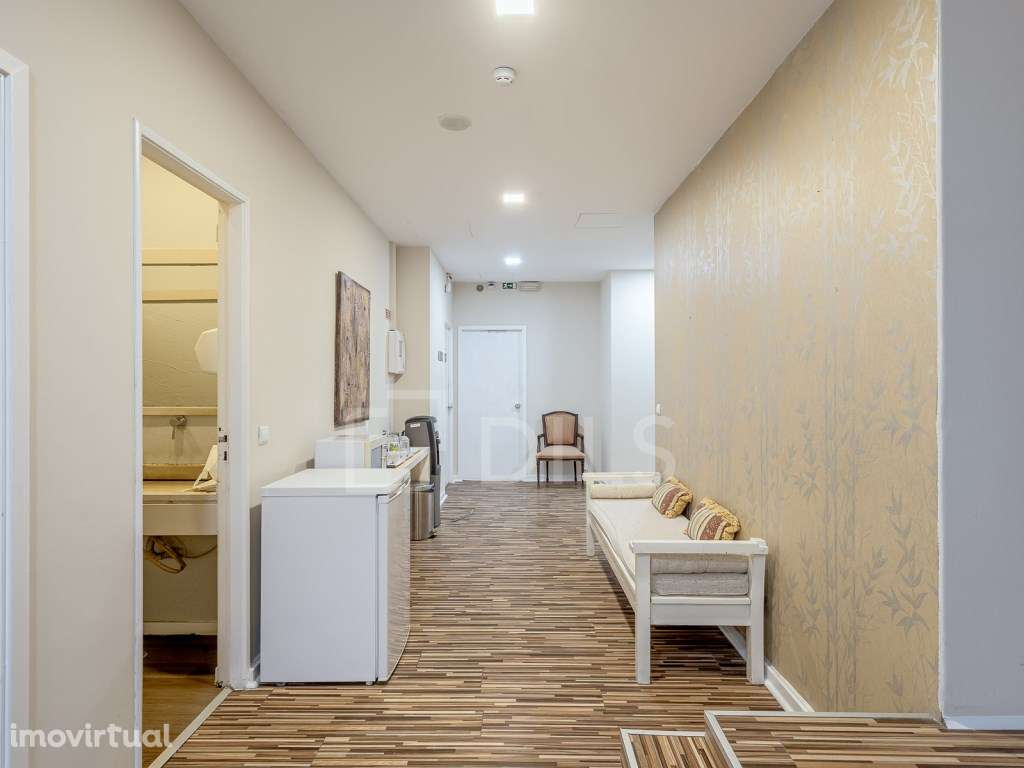 Escritório 282 m² de área bruta privativa, com 12 salas, em Benfica - Grande imagem: 2/20