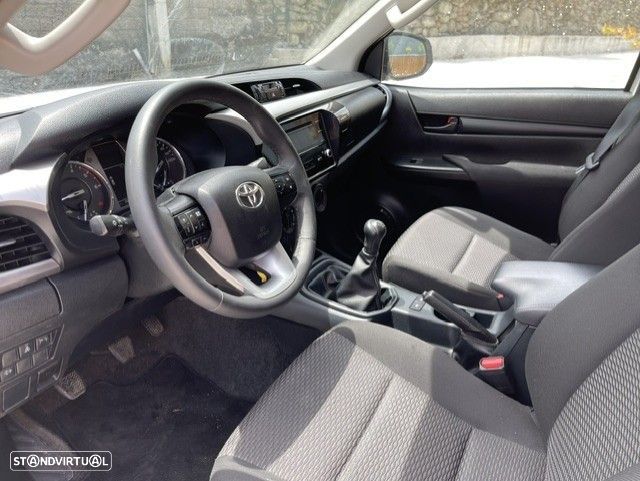 Toyota Hilux 2.4 D-4D 4WD CD CM - 5