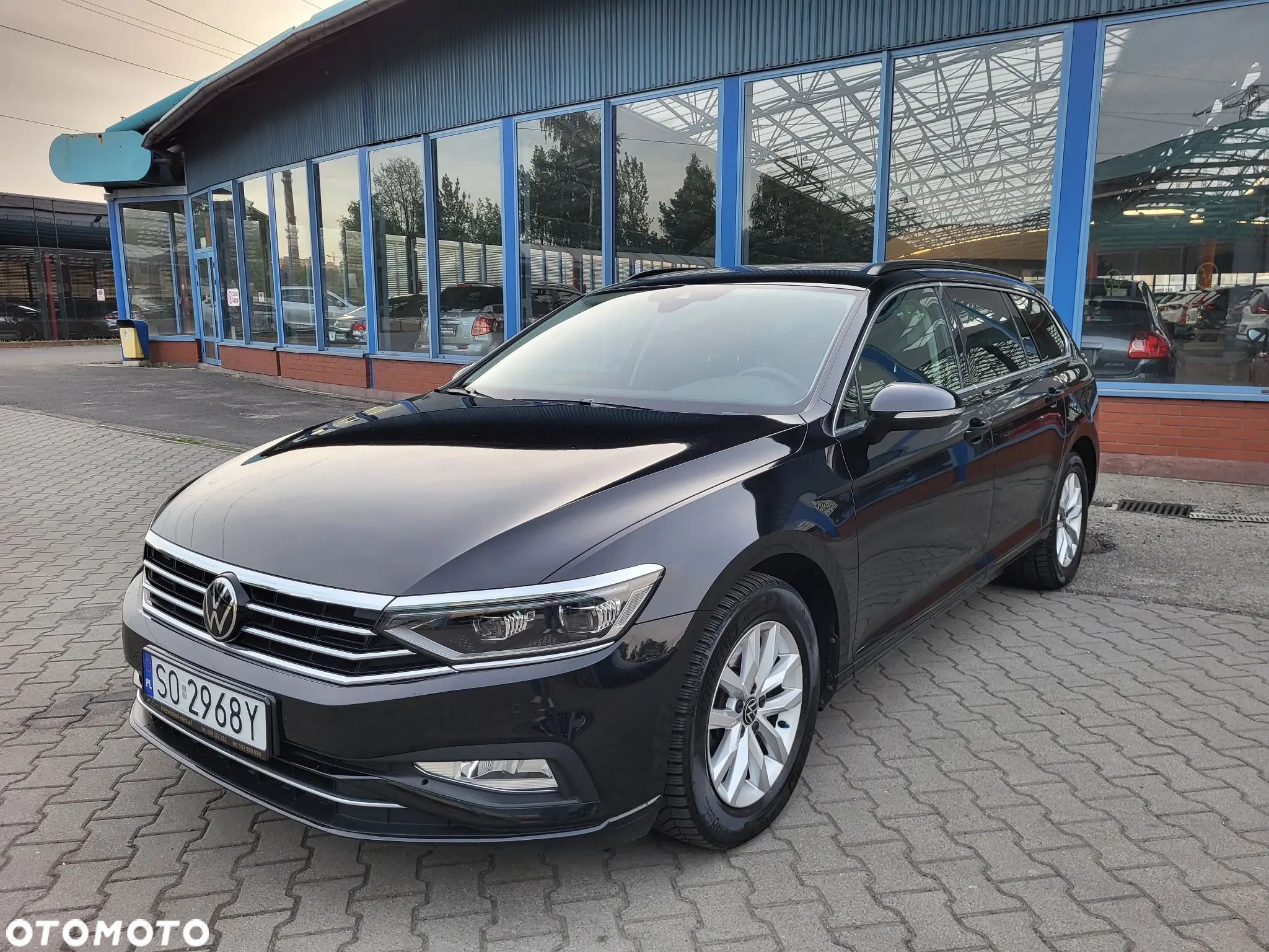 Volkswagen Passat - 1