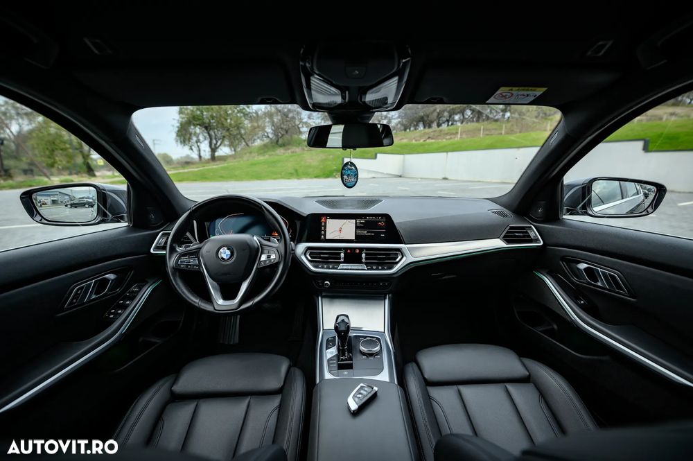 BMW Seria 3 330i AT - 30