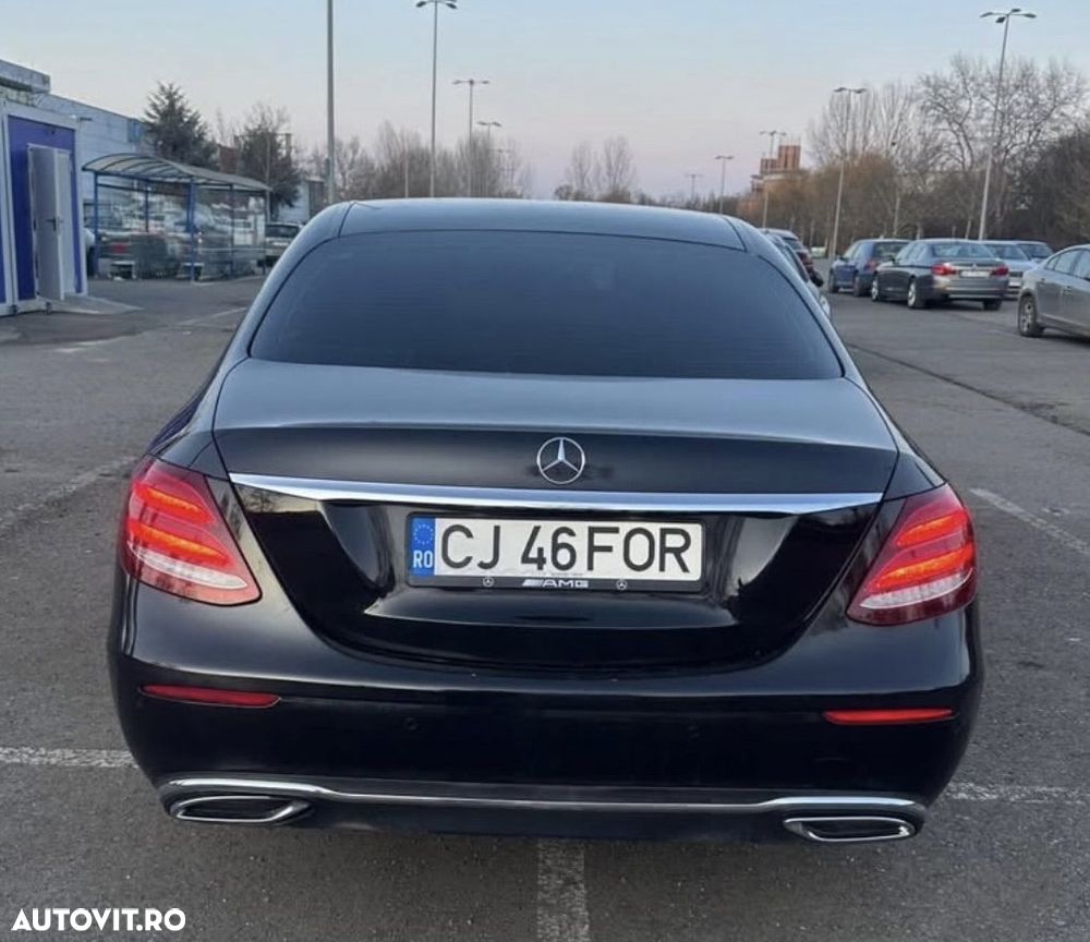 Mercedes-Benz E 220 d 4Matic 9G-TRONIC Exclusive - 4