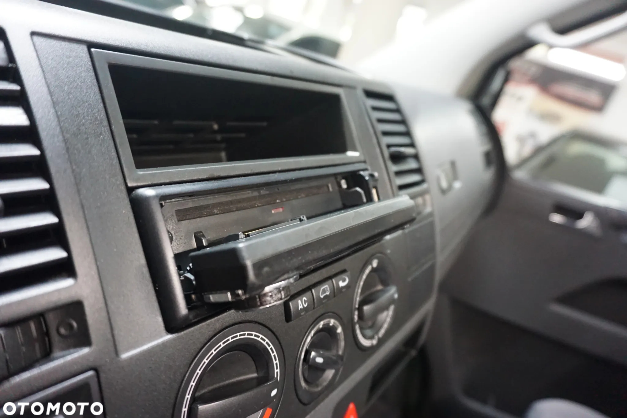 Volkswagen Caravelle - 34