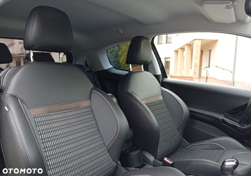 Peugeot 208 - 15