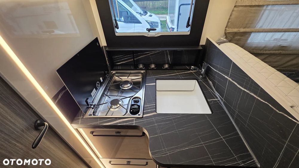 McLOUIS NEVIS 879 - INTEGRA - KAMPER - 15