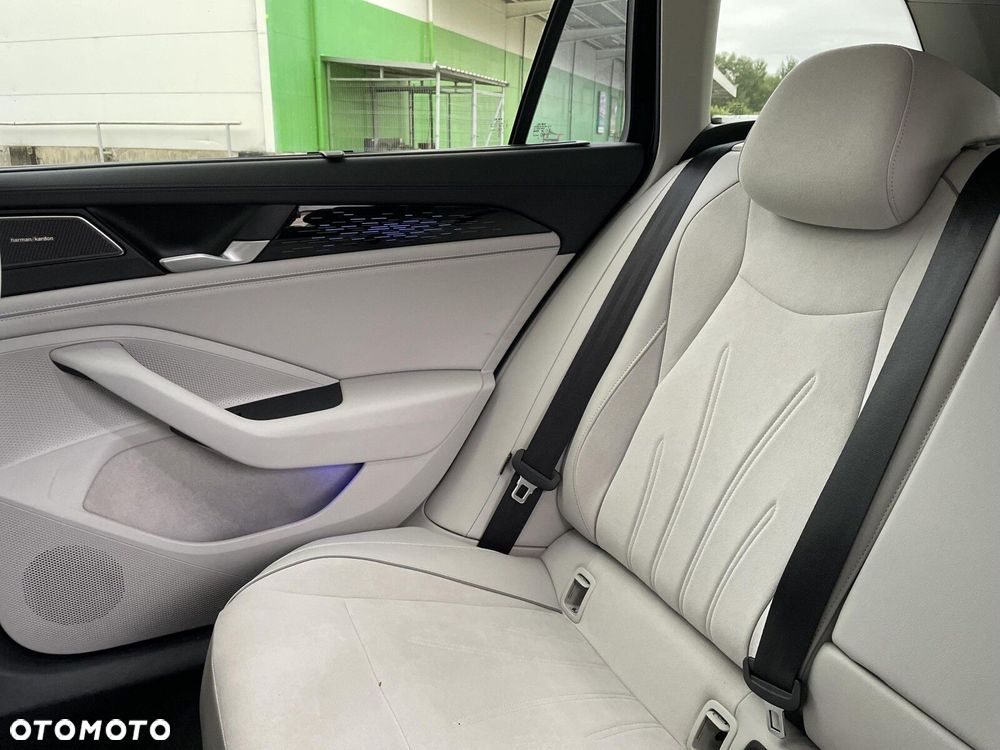 Volkswagen Passat - 32