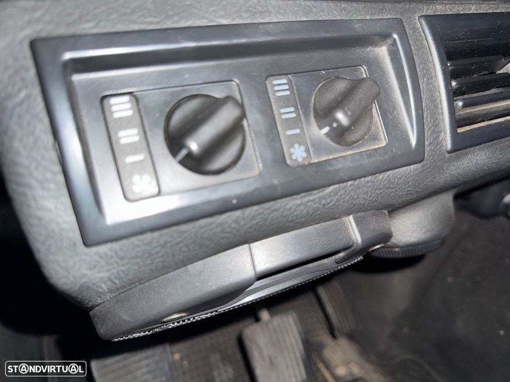 Land Rover Defender 110 - 19