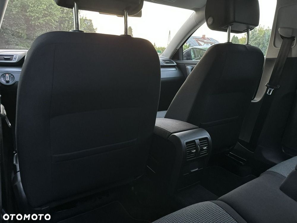 Volkswagen Passat - 13