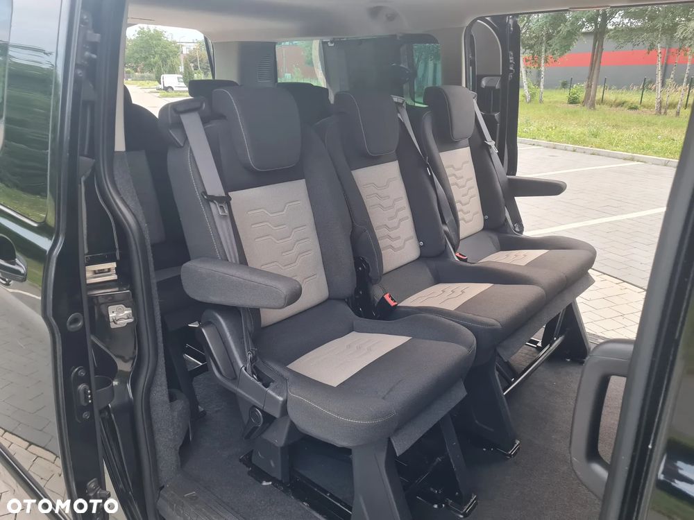 Ford Tourneo Custom - 19