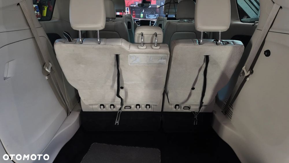 Chrysler Pacifica - 5