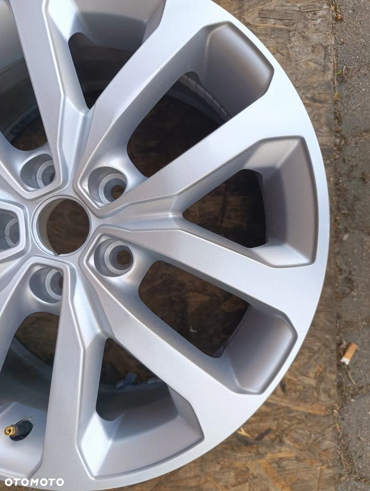Felga aluminiowa Renault OE 403004770R 403004615R 7.0" x 17" 5x114.3 ET 40 - 4